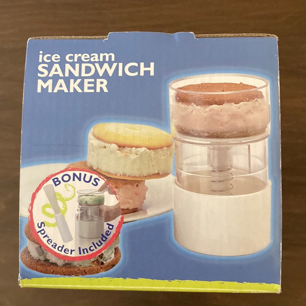 Target Ice cream Sandwich Maker with cookie cutter and spreader